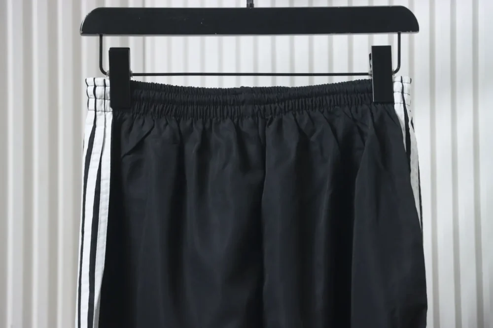 Balenciaga Schwarze Webhose mit fünf Balken und Halbring – Bild 3
