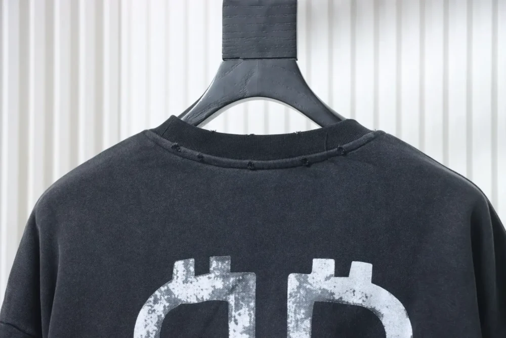 Balenciaga Sweatshirt mit Rundhalsausschnitt und verwaschenem, beschädigtem Farbverlauf und handbemalten Schreibschriftbuchstaben – Bild 4