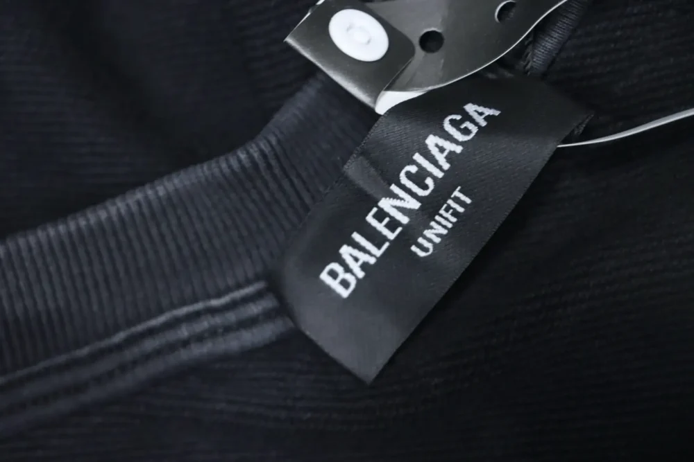 Balenciaga Sweatshirt mit Rundhalsausschnitt und verwaschenem, beschädigtem Farbverlauf und handbemalten Schreibschriftbuchstaben – Bild 9