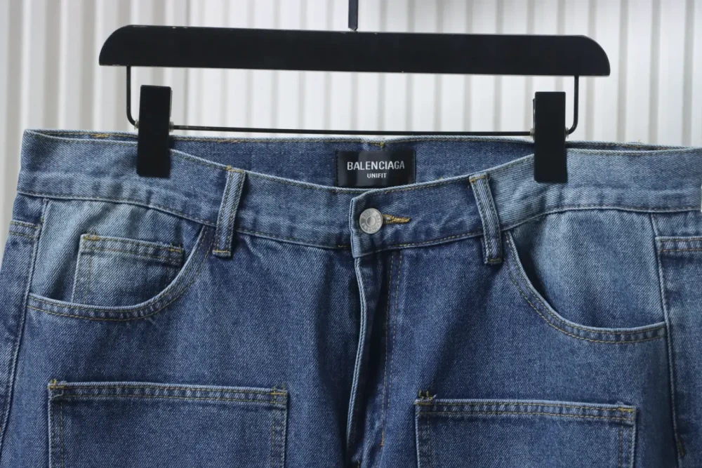 Balenciaga Vintage-Jeans mit Banddruck – Bild 3