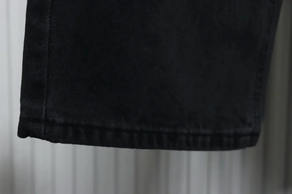 Weite Jeans mit verwaschenem, gesticktem Balenciaga-Schriftzug und weitem Bein – Bild 20