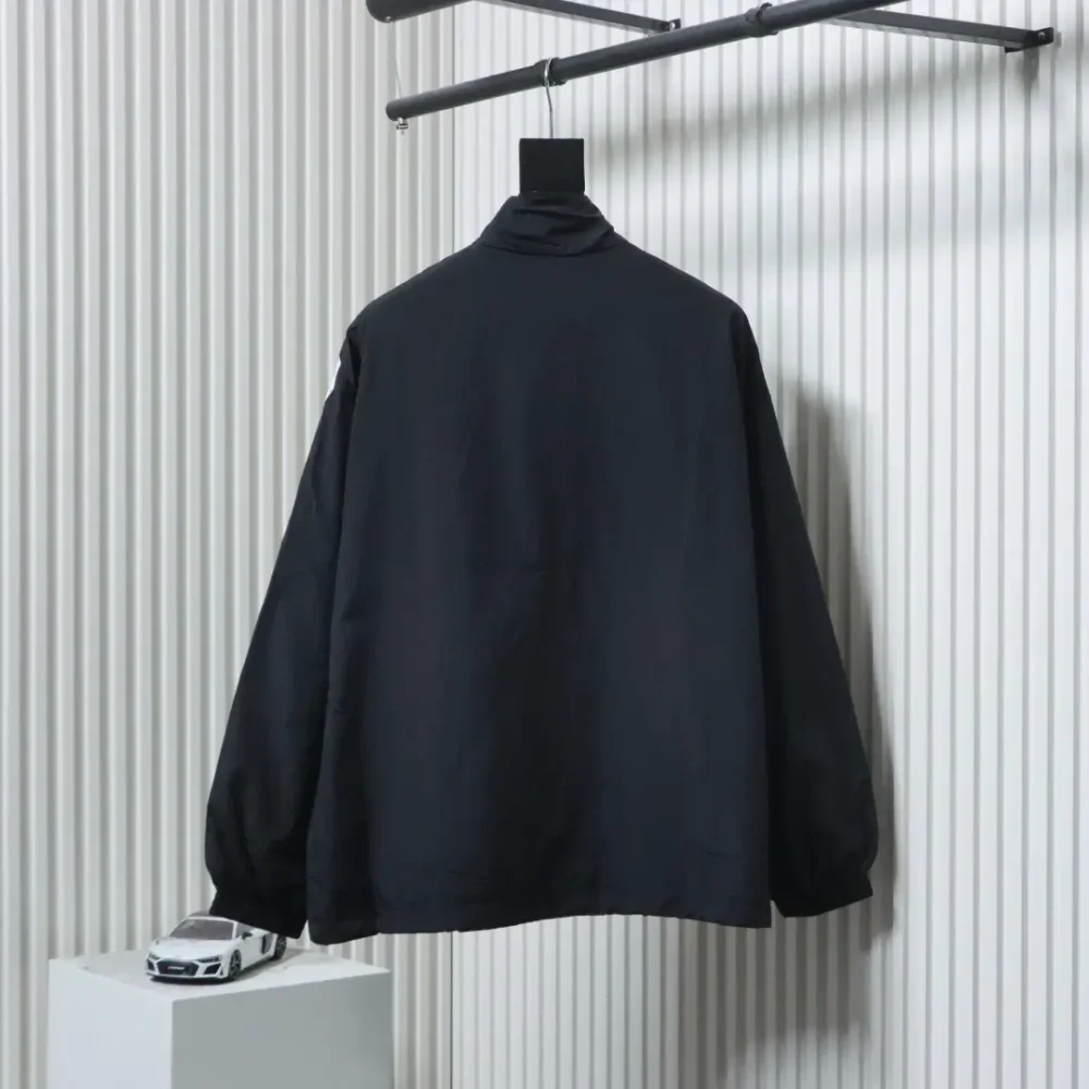 Balenciaga Windjacke in Schwarz und Weiß mit Halbring-Nähten – Bild 2