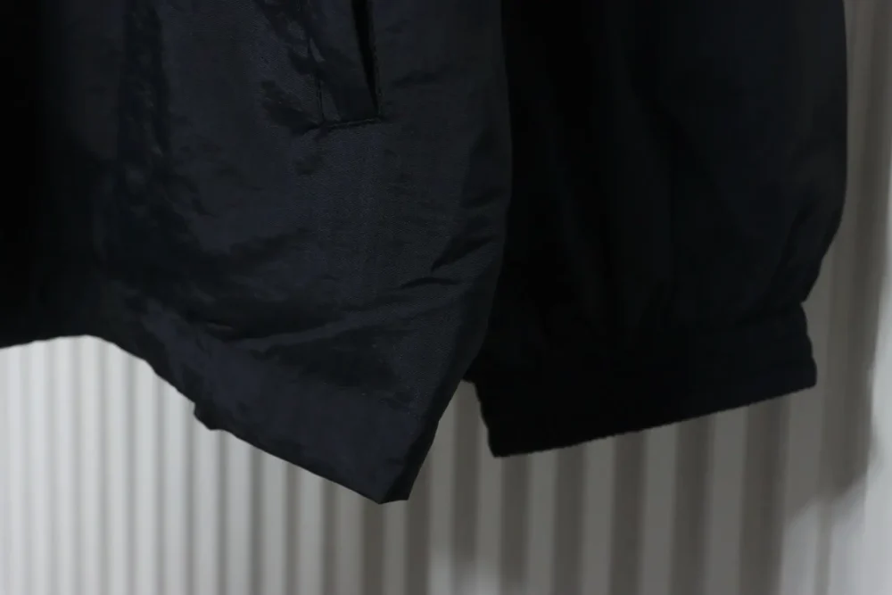 Balenciaga Windjacke in Schwarz und Weiß mit Halbring-Nähten – Bild 7
