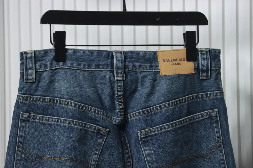 Balenciaga pocket embroidery washed and distressed straight loose denim – Bild 4