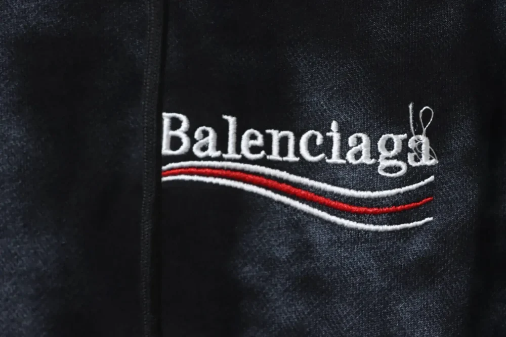 Balenciaga – Kapuzensweatshirt mit Cola-Stickerei und Schlammfärbung im Used-Look XXL – Bild 7