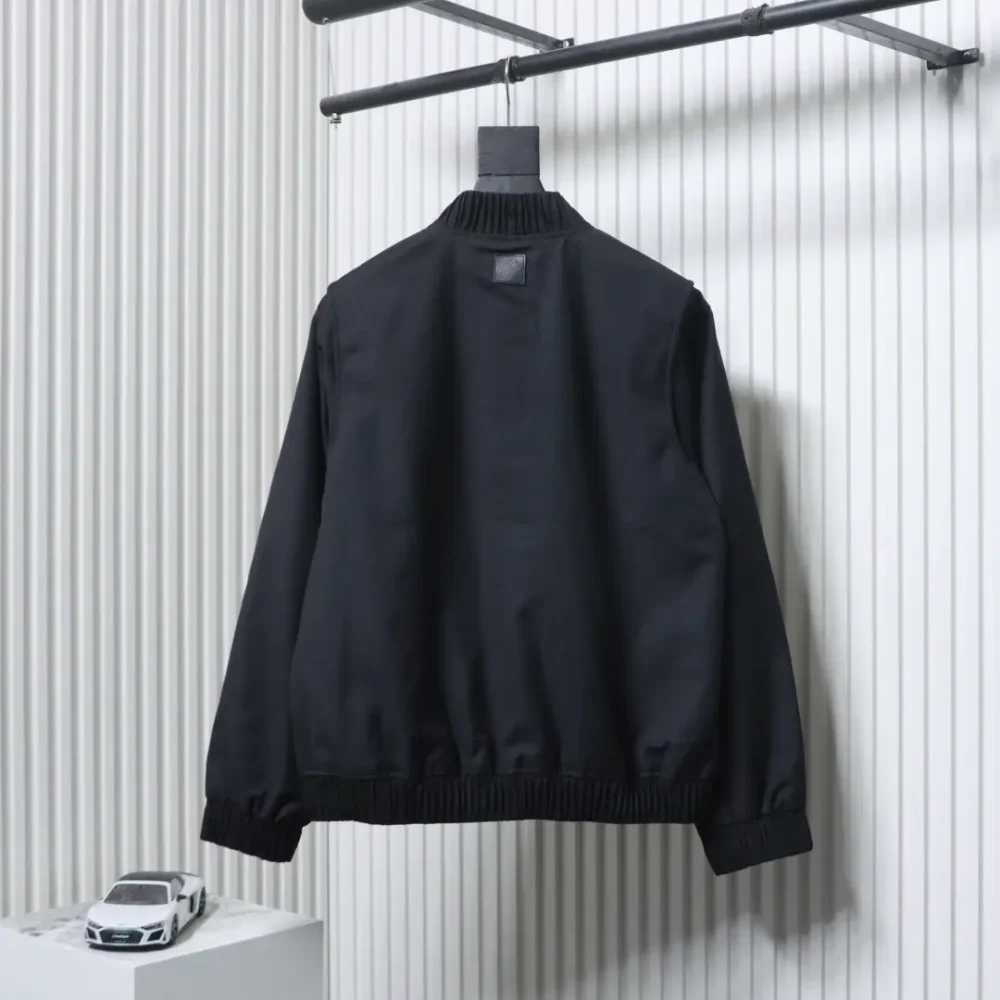 Baseball-Fliegerjacke mit bestickter Pharrell-Silhouette – Bild 11