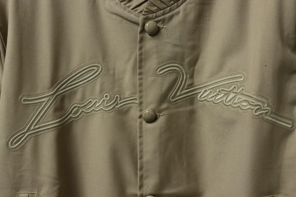 Baseball-Fliegerjacke mit bestickter Pharrell-Silhouette – Bild 6