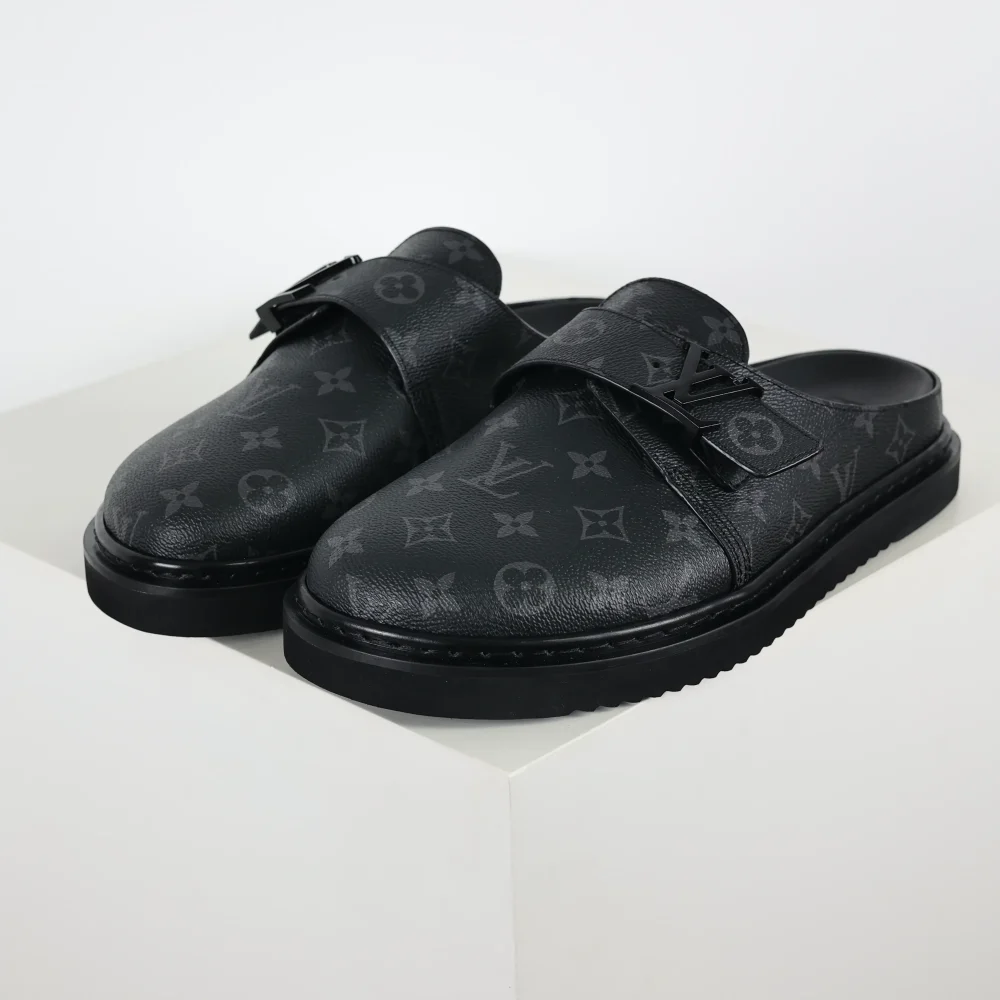 Birkenstock closed toe slippers black monogram style