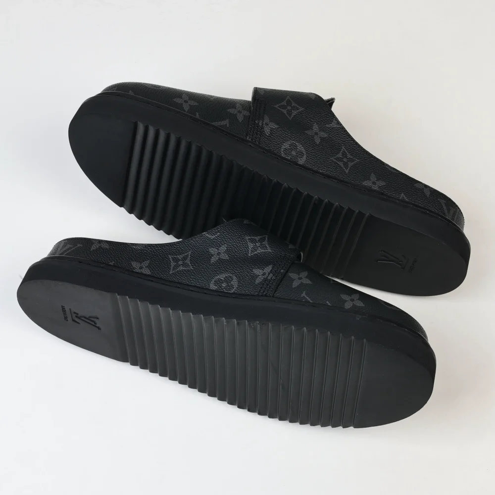 Birkenstock closed toe slippers black monogram style – Bild 7