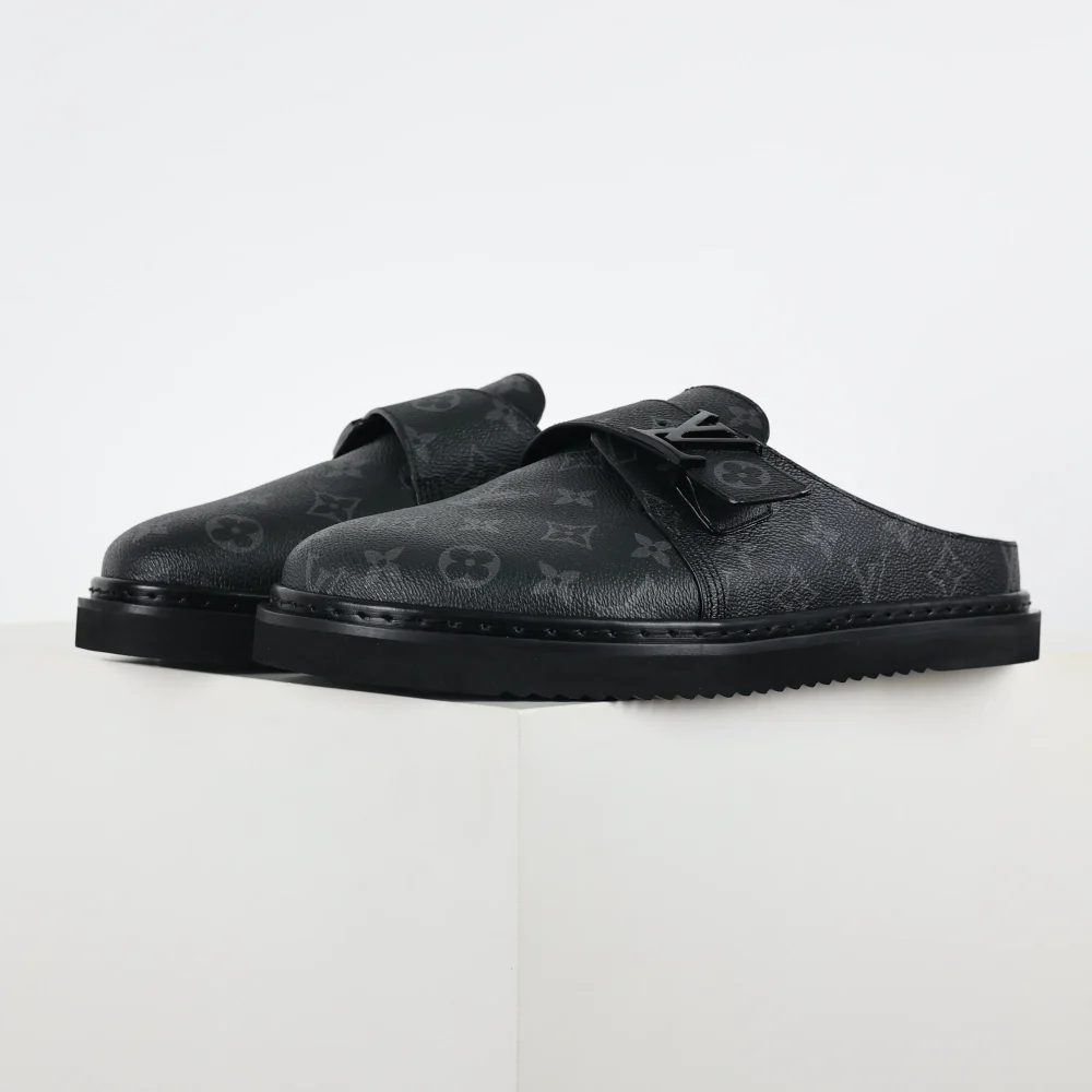Birkenstock closed toe slippers black monogram style – Bild 3