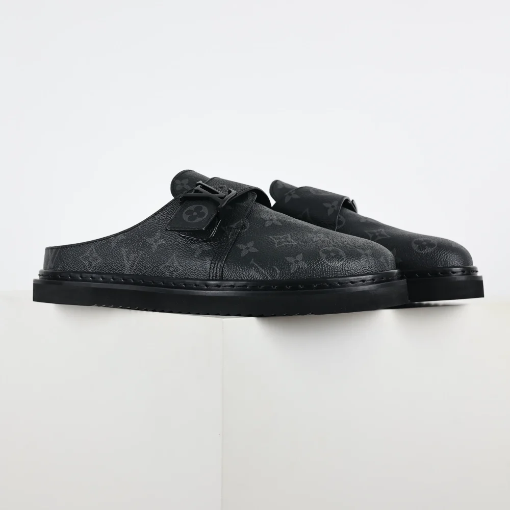 Birkenstock closed toe slippers black monogram style – Bild 2