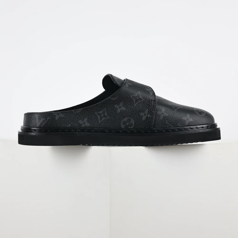Birkenstock closed toe slippers black monogram style – Bild 5