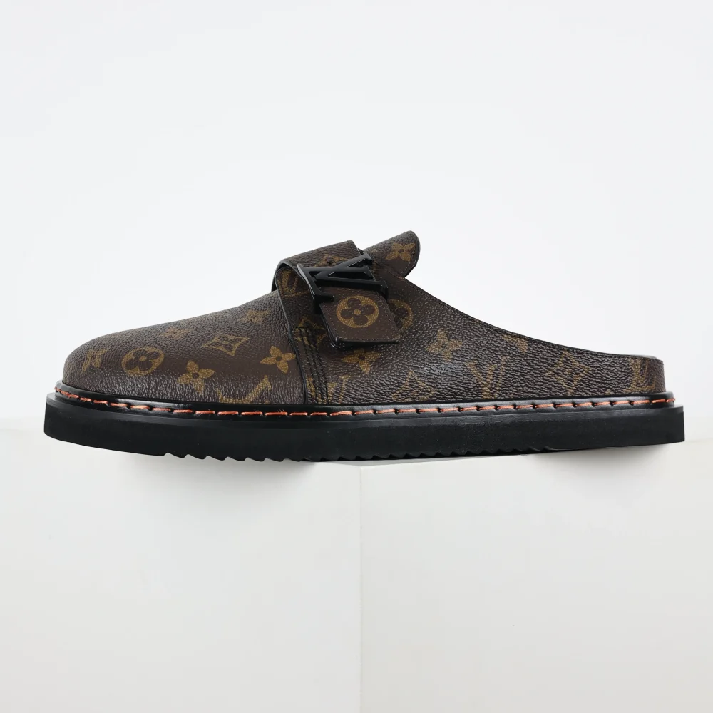 Birkenstock closed toe slippers brown monogram style – Bild 5