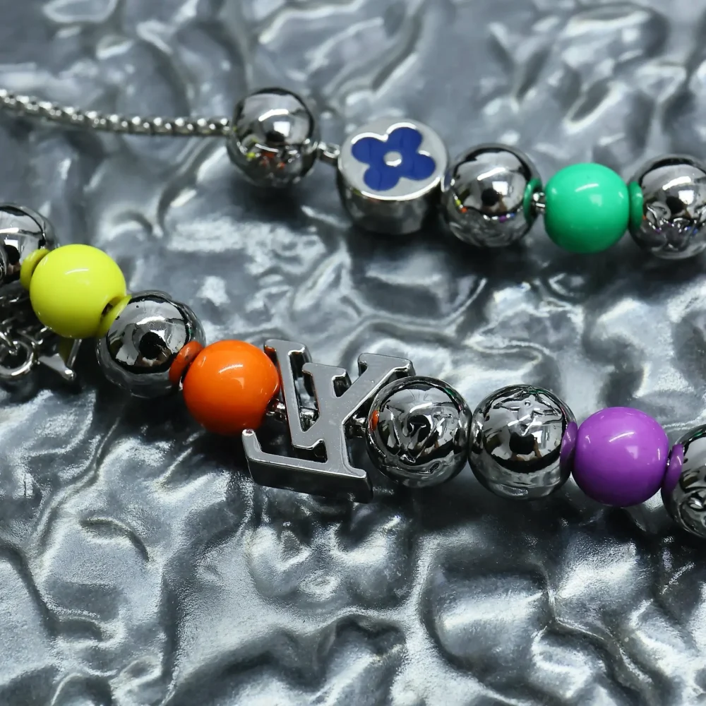 Bunte Perlenkette mit Karabinerverschluss – Bild 5