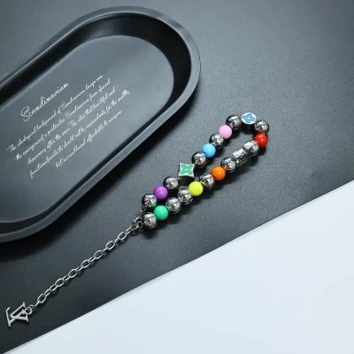 Buntes Perlenarmband mit Karabinerverschluss