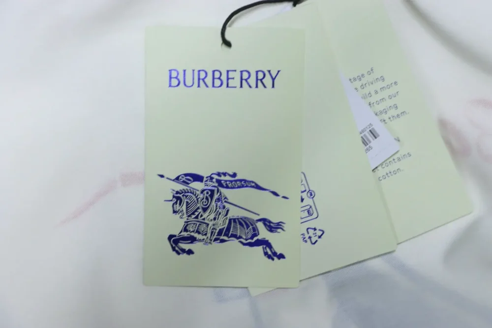 Burberry Langärmliges T-Shirt mit Segelboot-Buchstaben-Print – Bild 10