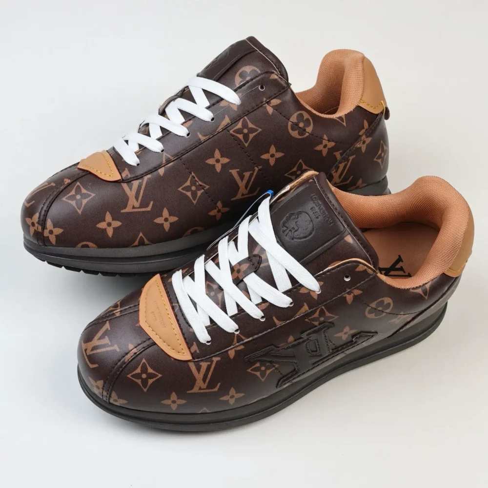 Buttersoft Low-Top-Sneakers in Braun mit Monogramm-Print – Bild 6
