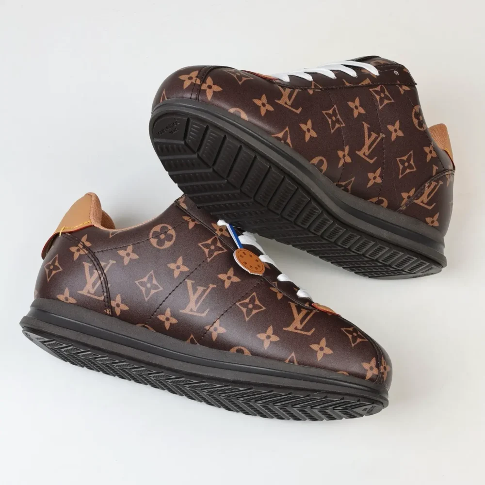 Buttersoft Low-Top-Sneakers in Braun mit Monogramm-Print – Bild 8