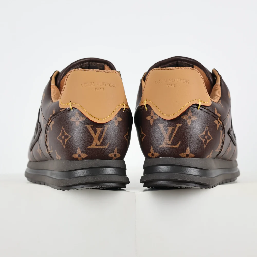 Buttersoft Low-Top-Sneakers in Braun mit Monogramm-Print – Bild 7