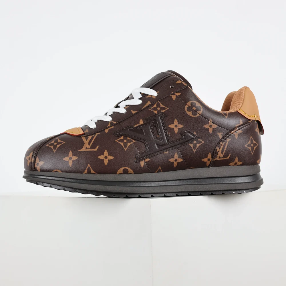 Buttersoft Low-Top-Sneakers in Braun mit Monogramm-Print – Bild 5