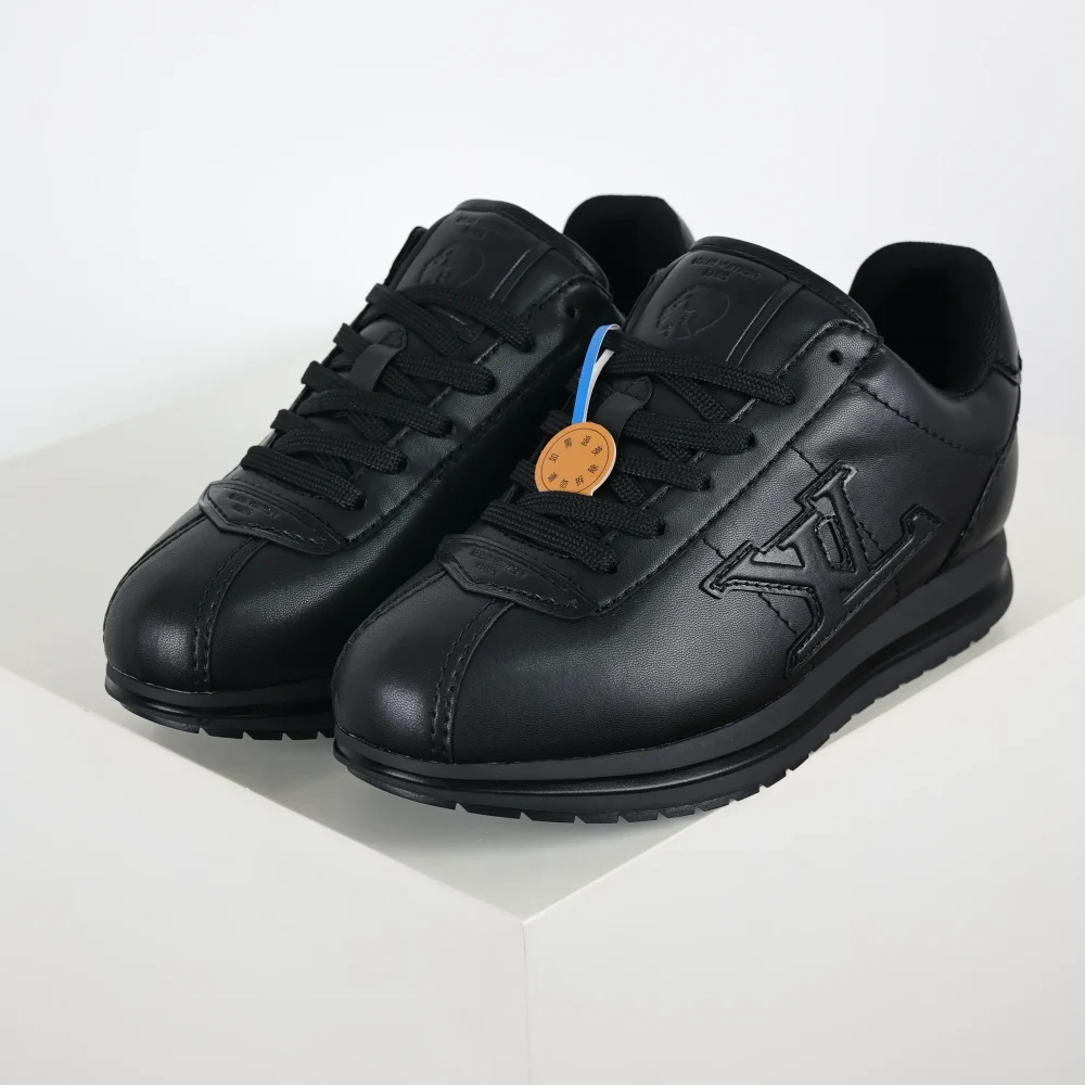 Buttersoft Low-Top-Sneaker mit schwarzem