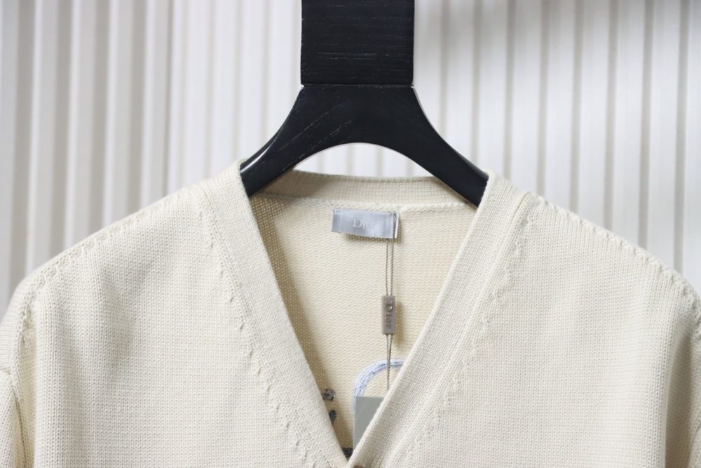 CD Neuer bestickter Cardigan-Pullover aus Baumwollmischung mit Knöpfen – Bild 3
