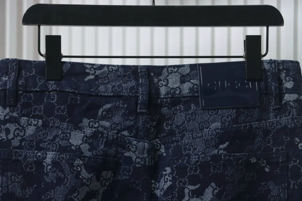 Camouflage-Jacquard-Jeanshose – Bild 3