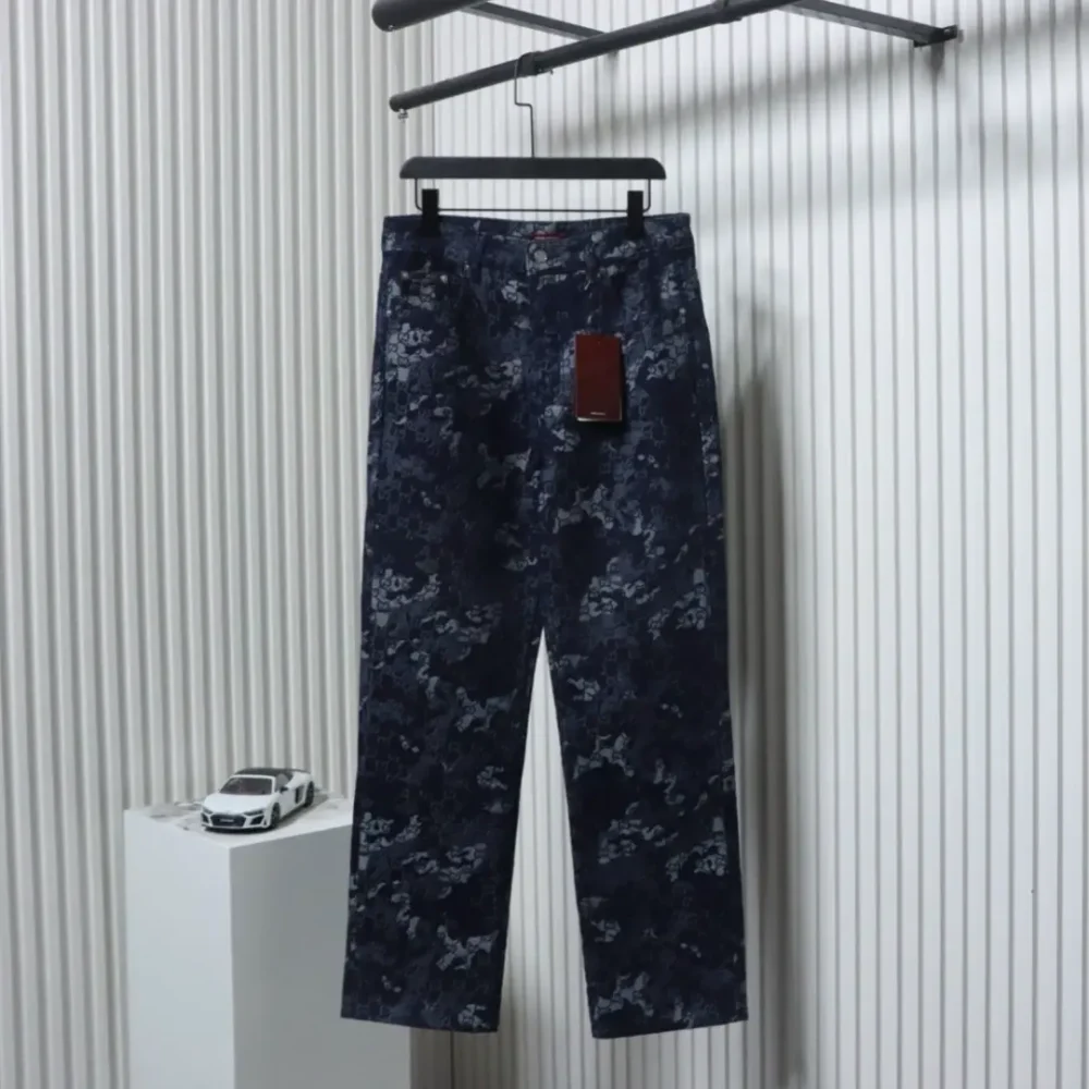 Camouflage-Jacquard-Jeanshose – Bild 2