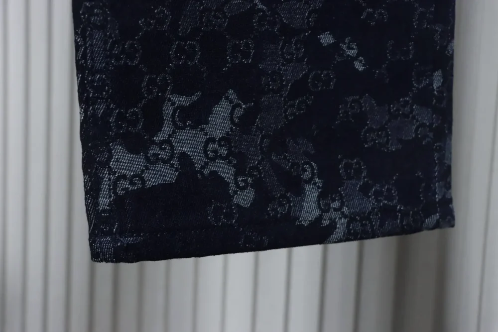 Camouflage-Jacquard-Jeanshose – Bild 10