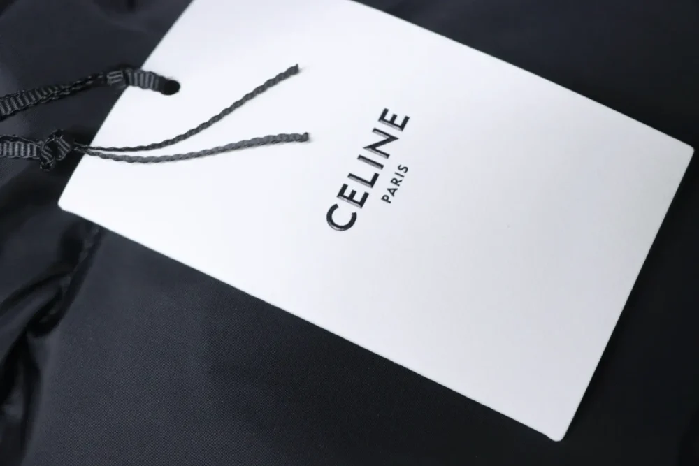 Celine CE Arc de Triomphe Daunenweste mit dunklem Muster – Bild 9