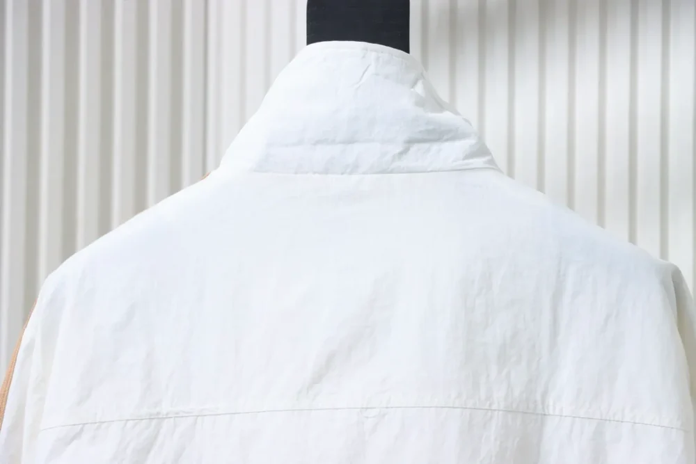 Celine Gewebte Jacke mit Reißverschluss und seitlichem Gurtband – Bild 4