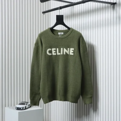 Celine-Pullover mit Rundhalsausschnitt und Logo-Aufnäher auf der Brust