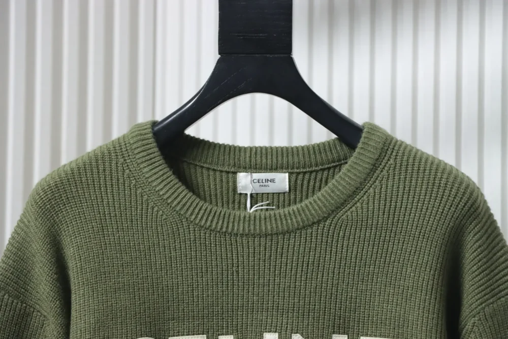 Celine-Pullover mit Rundhalsausschnitt und Logo-Aufnäher auf der Brust – Bild 3