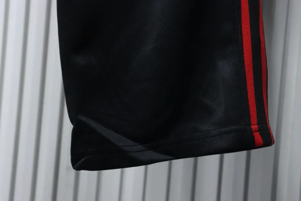 Celine Trainingshose mit seitlichem Webmuster – Bild 6