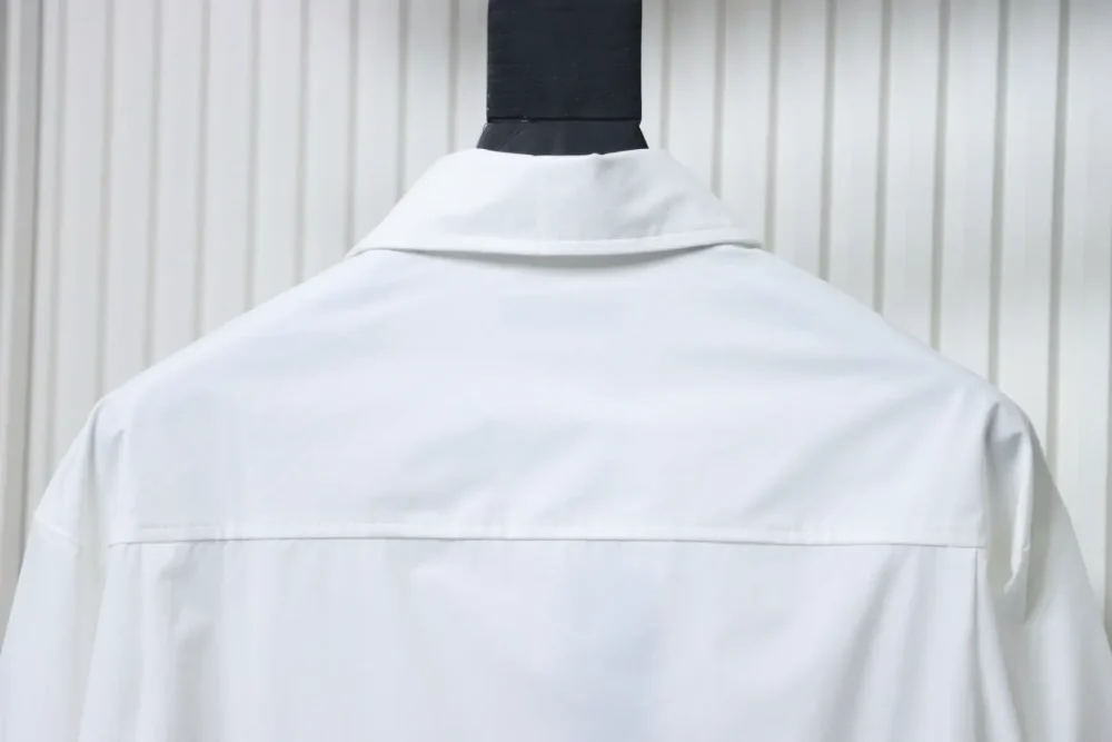 Classic Pocket Triangle Logo Shirt – Bild 4