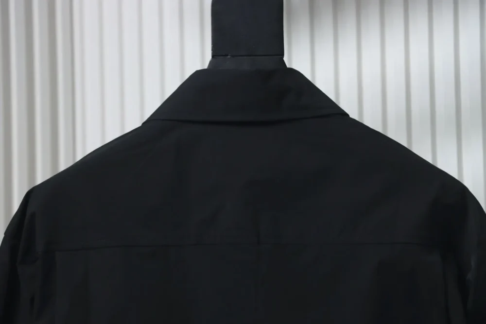 Classic Pocket Triangle Logo Shirt – Bild 15