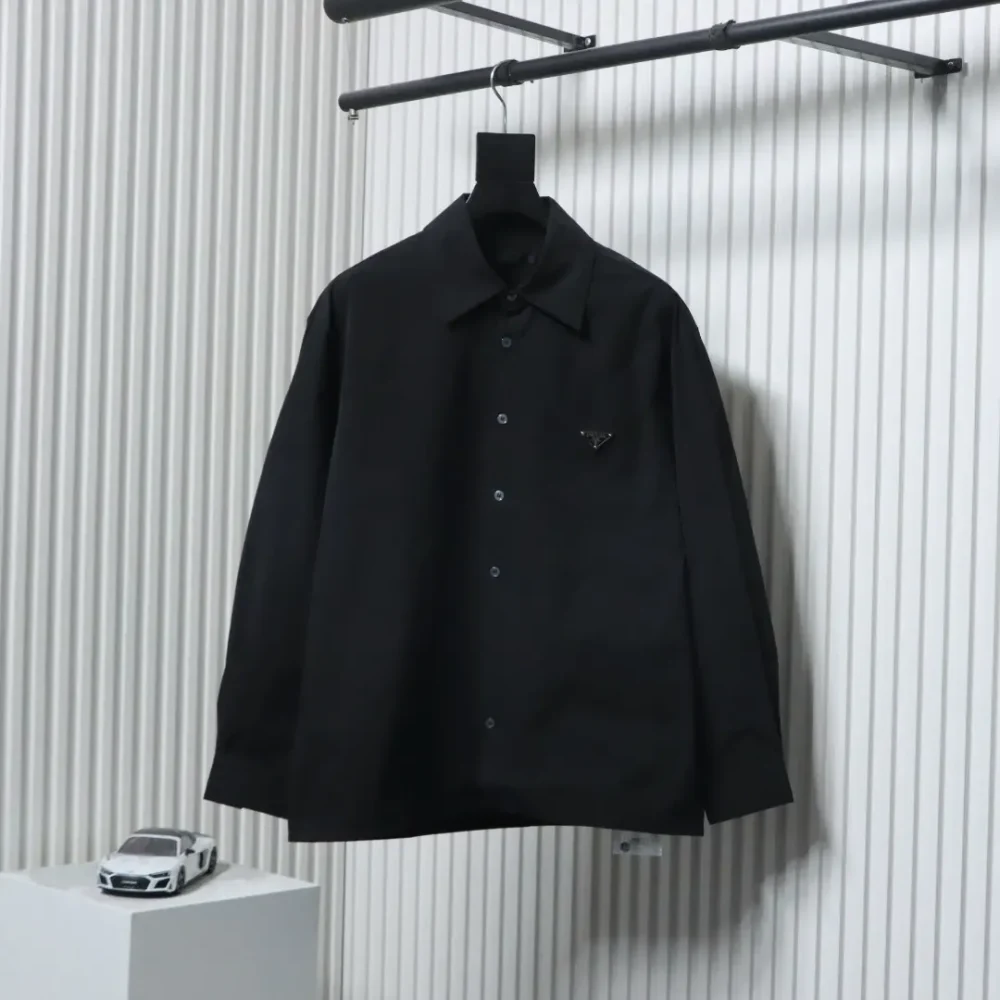 Classic Pocket Triangle Logo Shirt – Bild 12