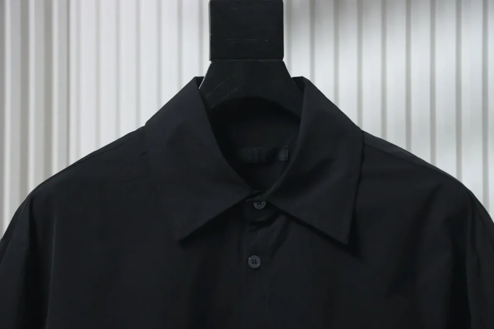 Classic Pocket Triangle Logo Shirt – Bild 14