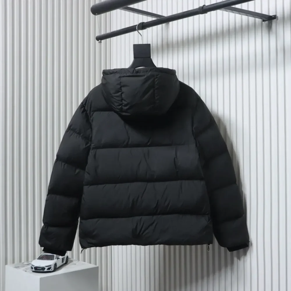 Daunenjacke mit Kapuze und Applikation – Bild 2