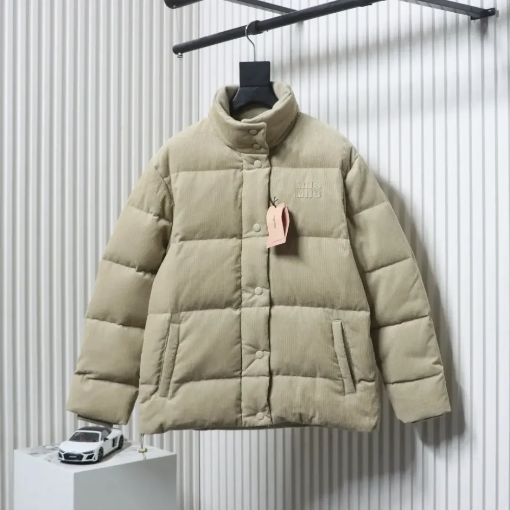 Daunenjacke mit Kapuze und Applikation – Bild 12
