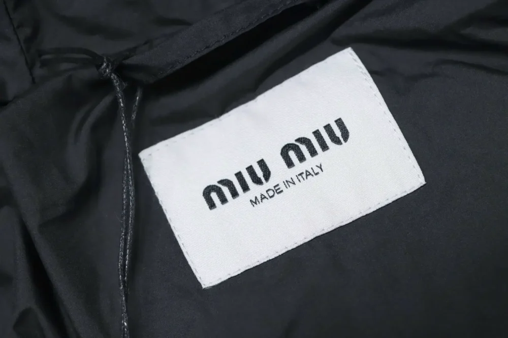 Daunenjacke mit Kapuze und Applikation – Bild 10