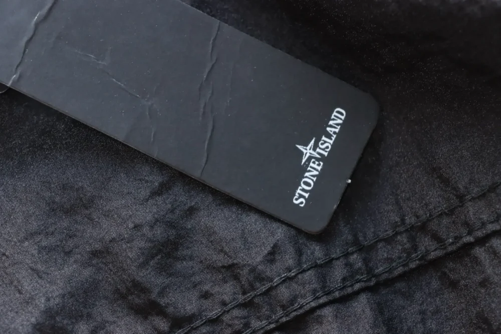 Einfarbige Jacke mit Logo-Patch am Revers und einer Tasche sowie Reißverschluss und langen Ärmeln XXL – Bild 7