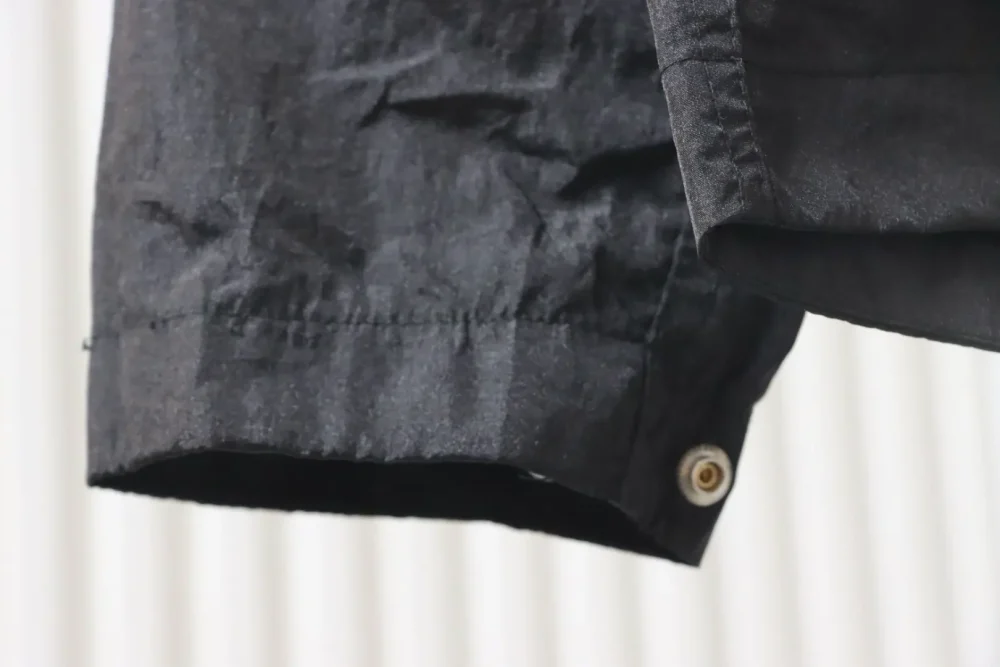 Einfarbige Jacke mit Logo-Patch am Revers und einer Tasche sowie Reißverschluss und langen Ärmeln XXL – Bild 5