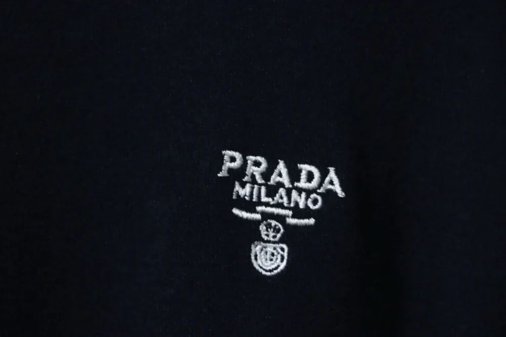 Embroidered half-zip knitted long-sleeved polo shirt – Bild 6