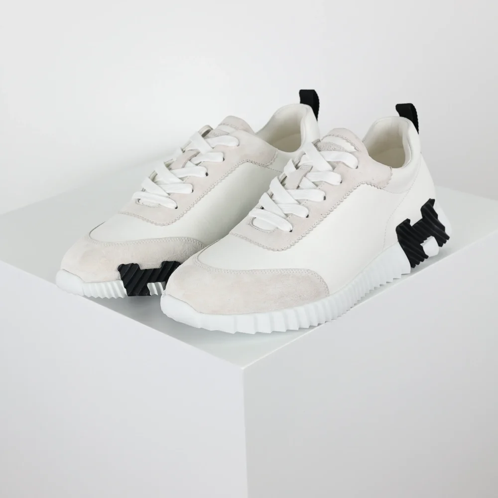 Federnde Low-Top-Sneaker aus Leder in Weiß und Schwarz