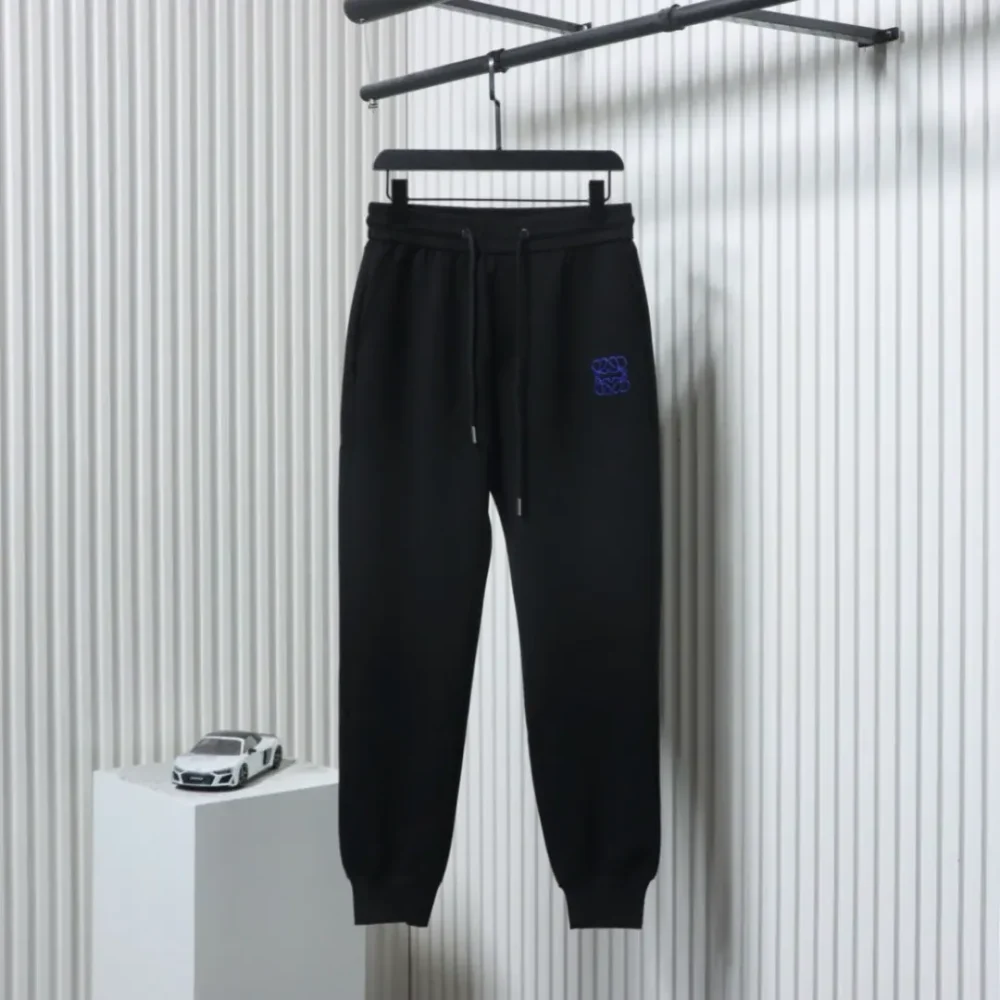 Freizeithose aus Baumwolle mit geflochtener Stickerei auf den Gesäßtaschen