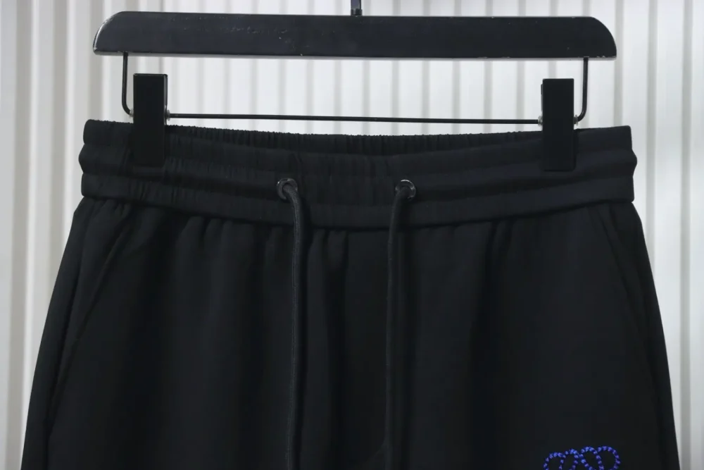Freizeithose aus Baumwolle mit geflochtener Stickerei auf den Gesäßtaschen – Bild 3