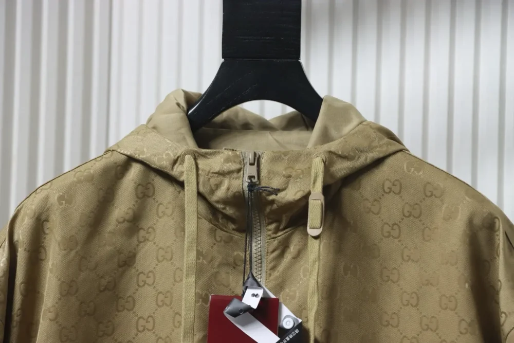 G.UCC1 Patchwork-Windjacke mit durchgehendem Monogramm-Print und Kapuze – Bild 3