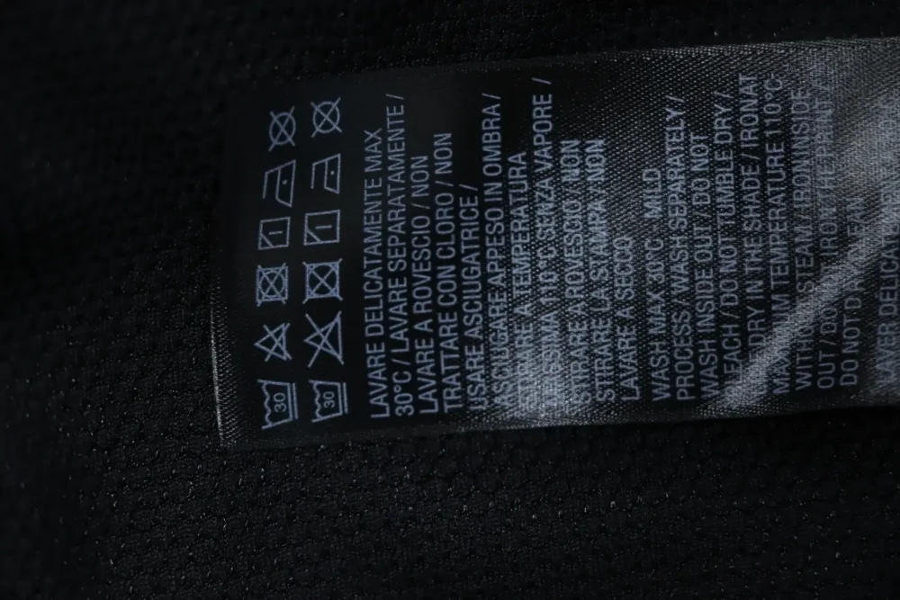 Gemeinsame Sporthose von Balenciaga BLCG x PUMA – Bild 9