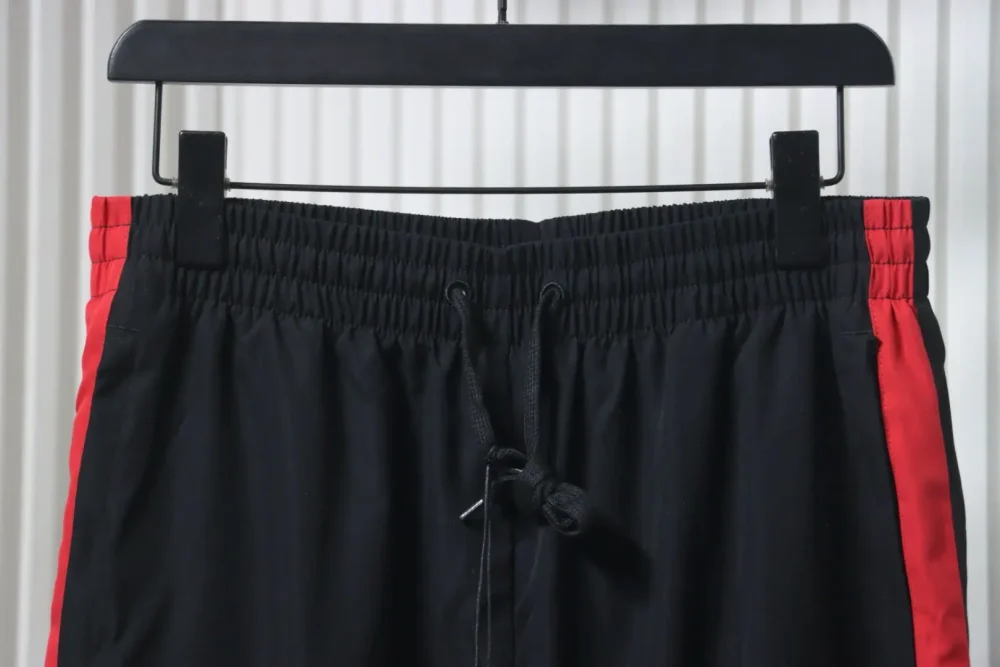 Gemeinsame Sporthose von Balenciaga BLCG x PUMA – Bild 3